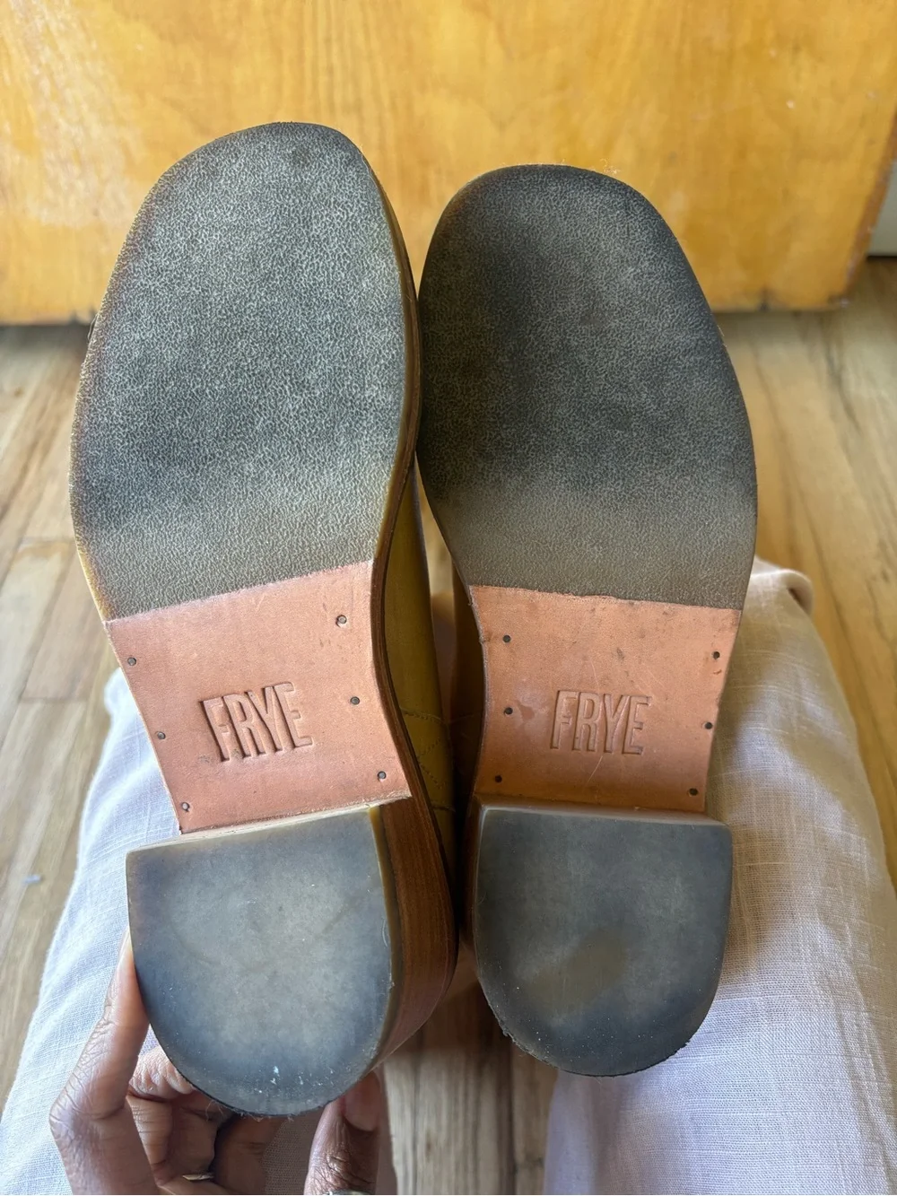 Frye no footwear
